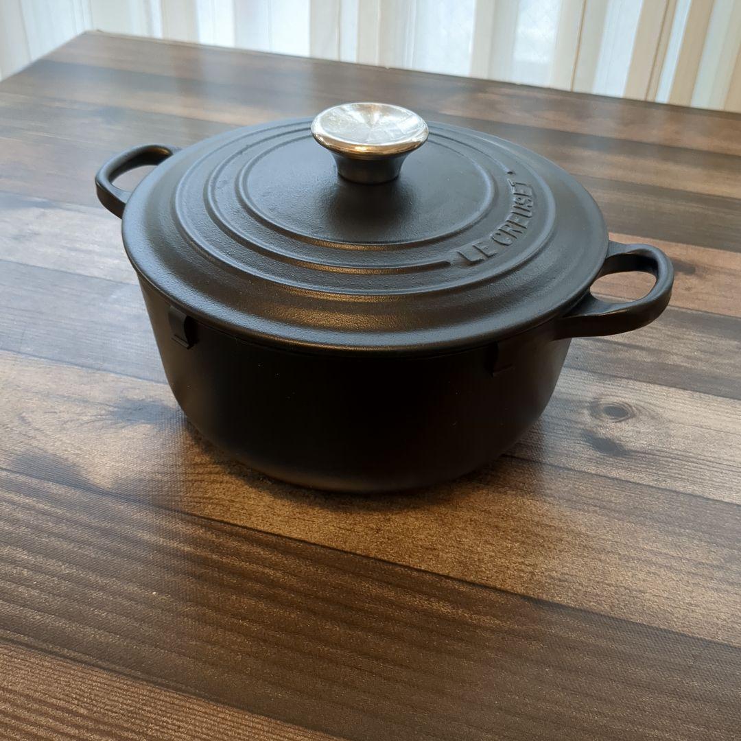 値下げ　フランス製　 ル・クルーゼ 20cm 黒 ブラックマット シルバーツマミ