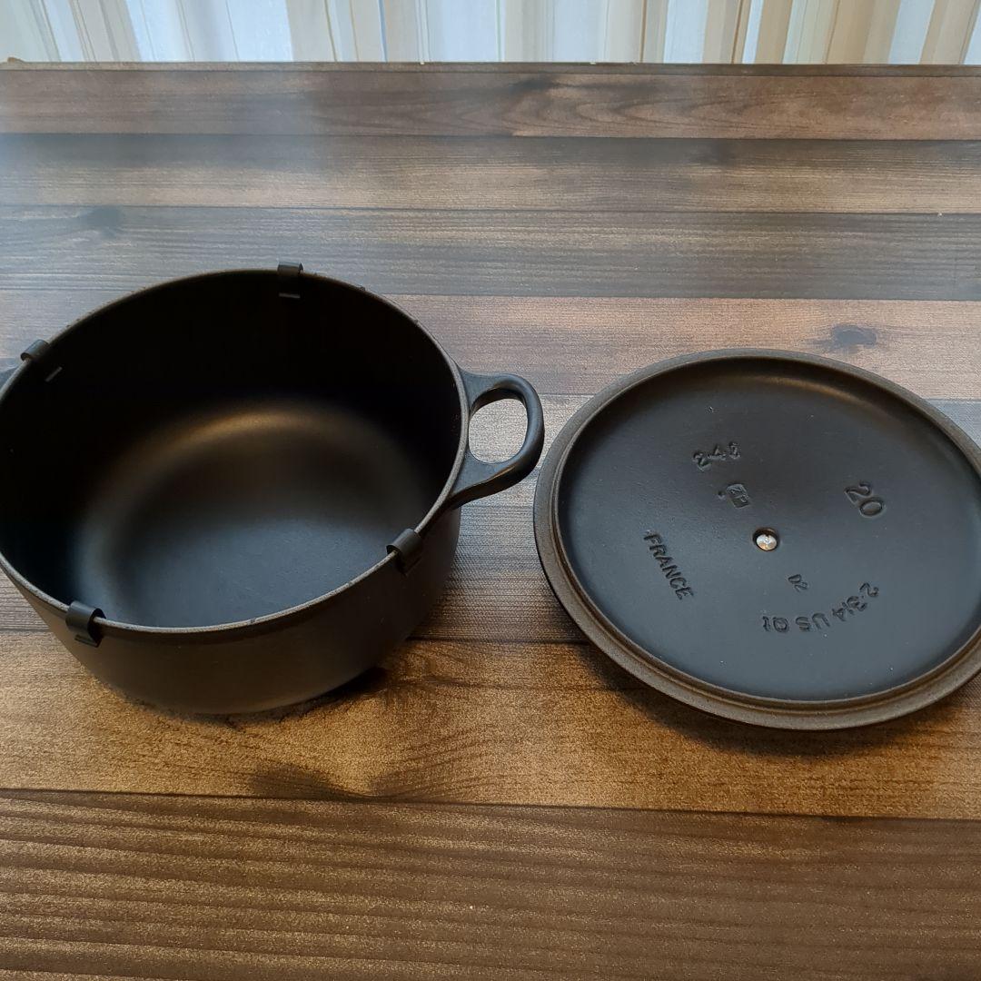 値下げ　フランス製　 ル・クルーゼ 20cm 黒 ブラックマット シルバーツマミ