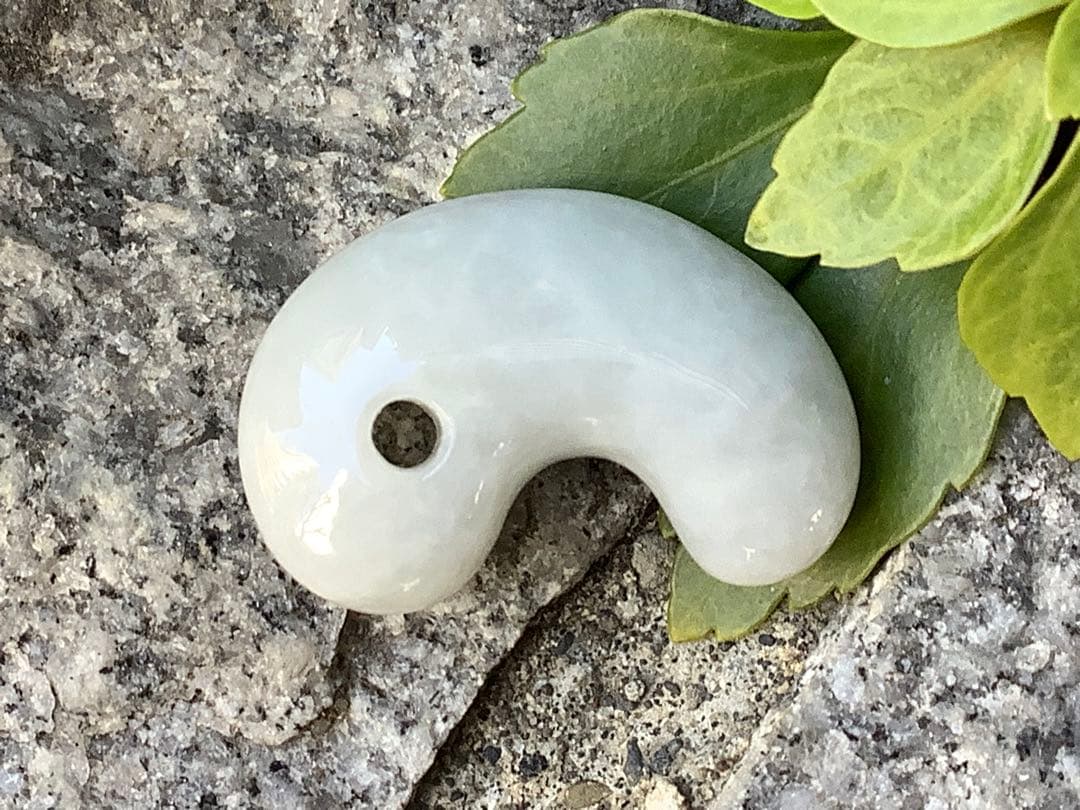 ✳50万円以上の品質‼️ 糸魚川翡翠アイスジェイド　*氷*本物　鑑別書付極上品‼️