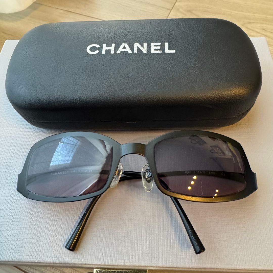 CHANEL ブラック スクエア サングラス ケース付き