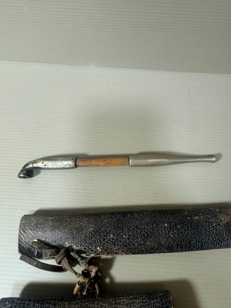 2126 骨董　煙管 キセル 煙草入れ　喫煙具 金属製 時代物