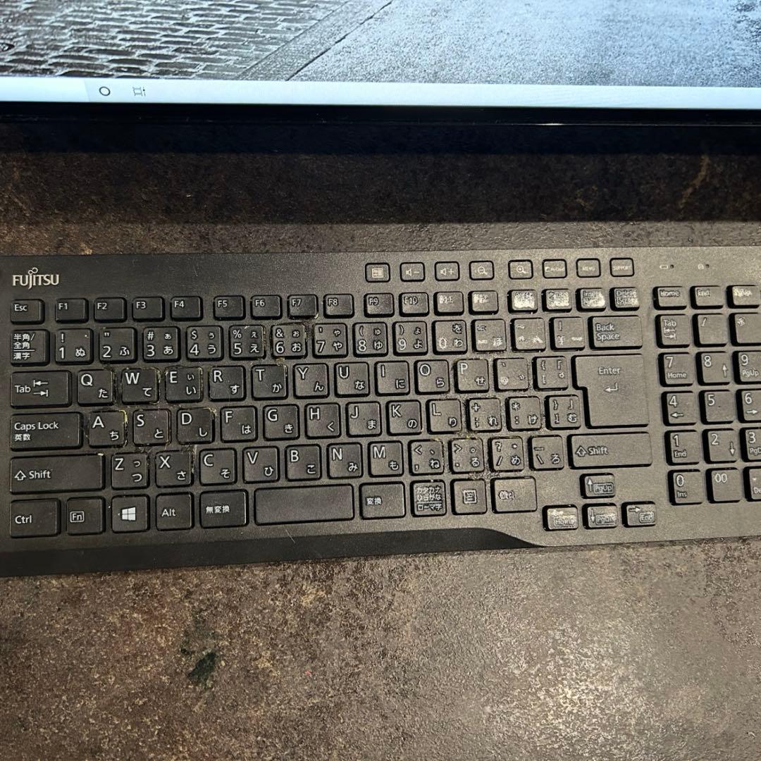 富士通　一体型デスクトップPC FMVF77B3B