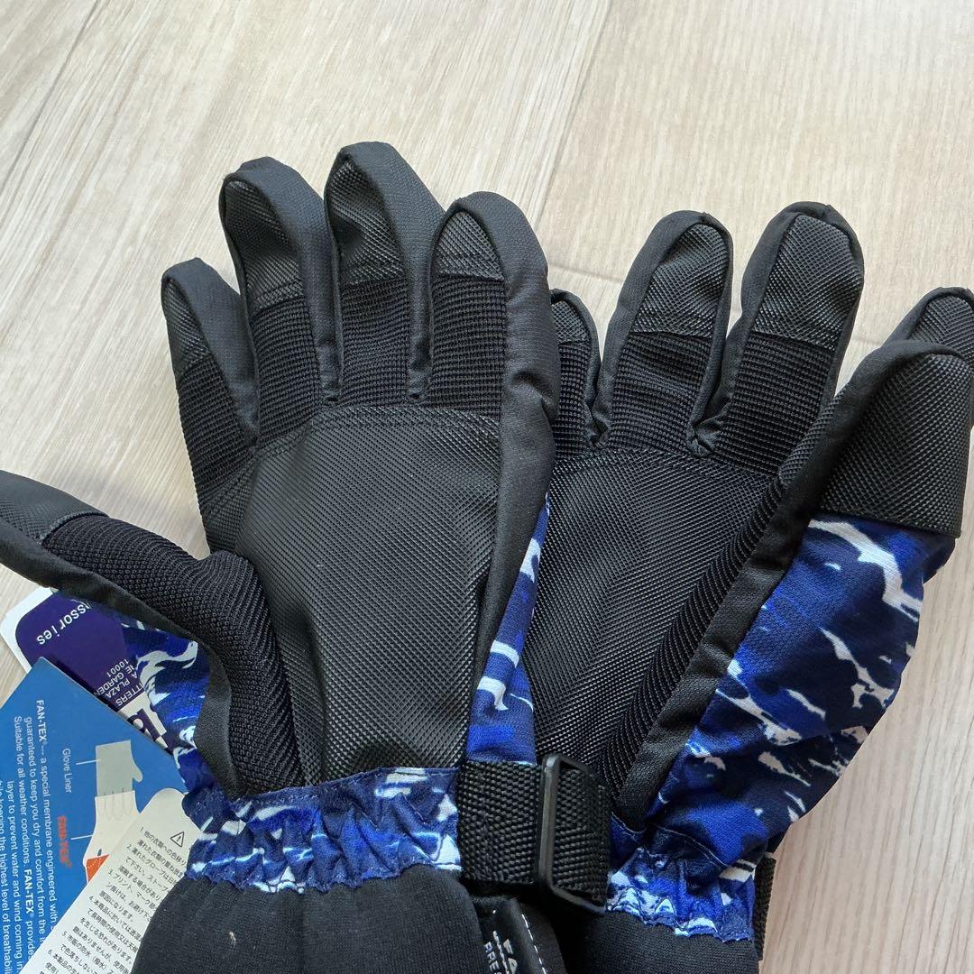 新品　スキーウェア(ジャケット&パンツ)、手袋2つ、ゴーグル