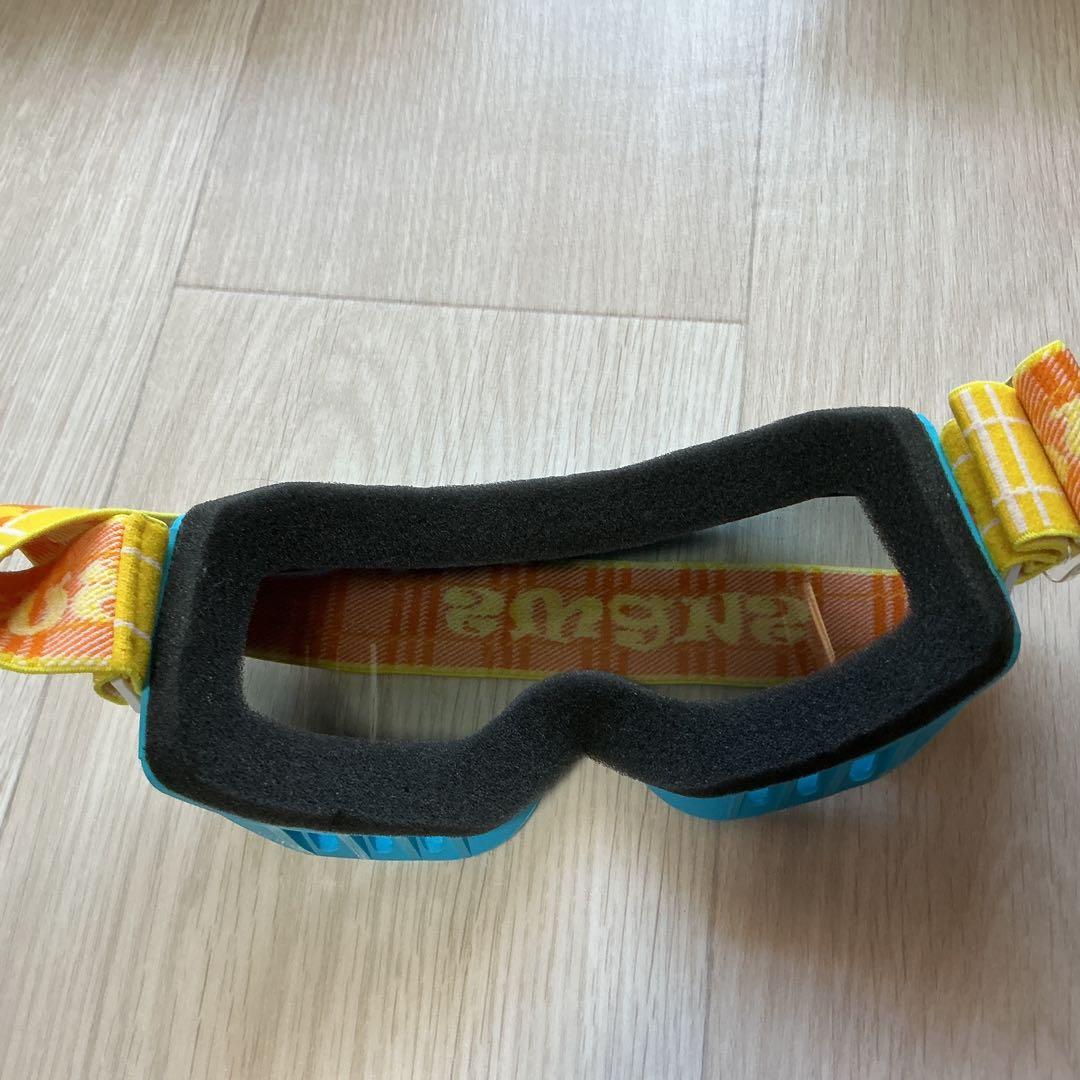 新品　スキーウェア(ジャケット&パンツ)、手袋2つ、ゴーグル