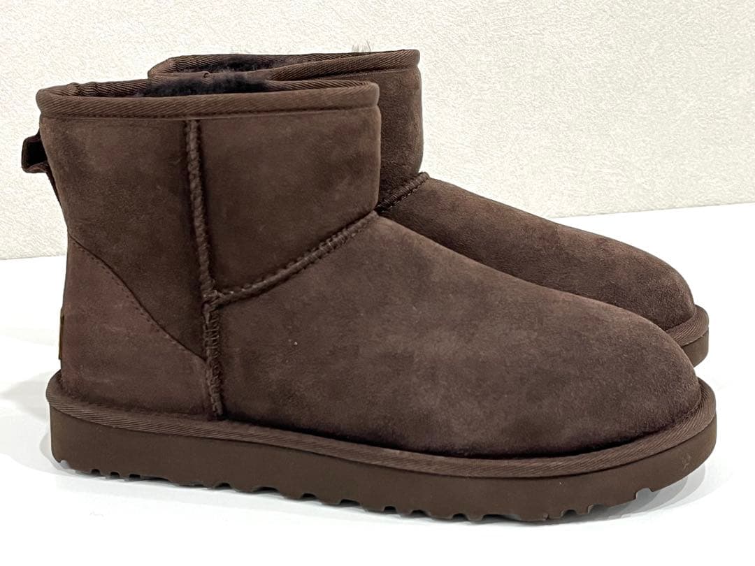 f111 新品　UGG W CLASSIC MINI Ⅱ 1016222 ブーツ