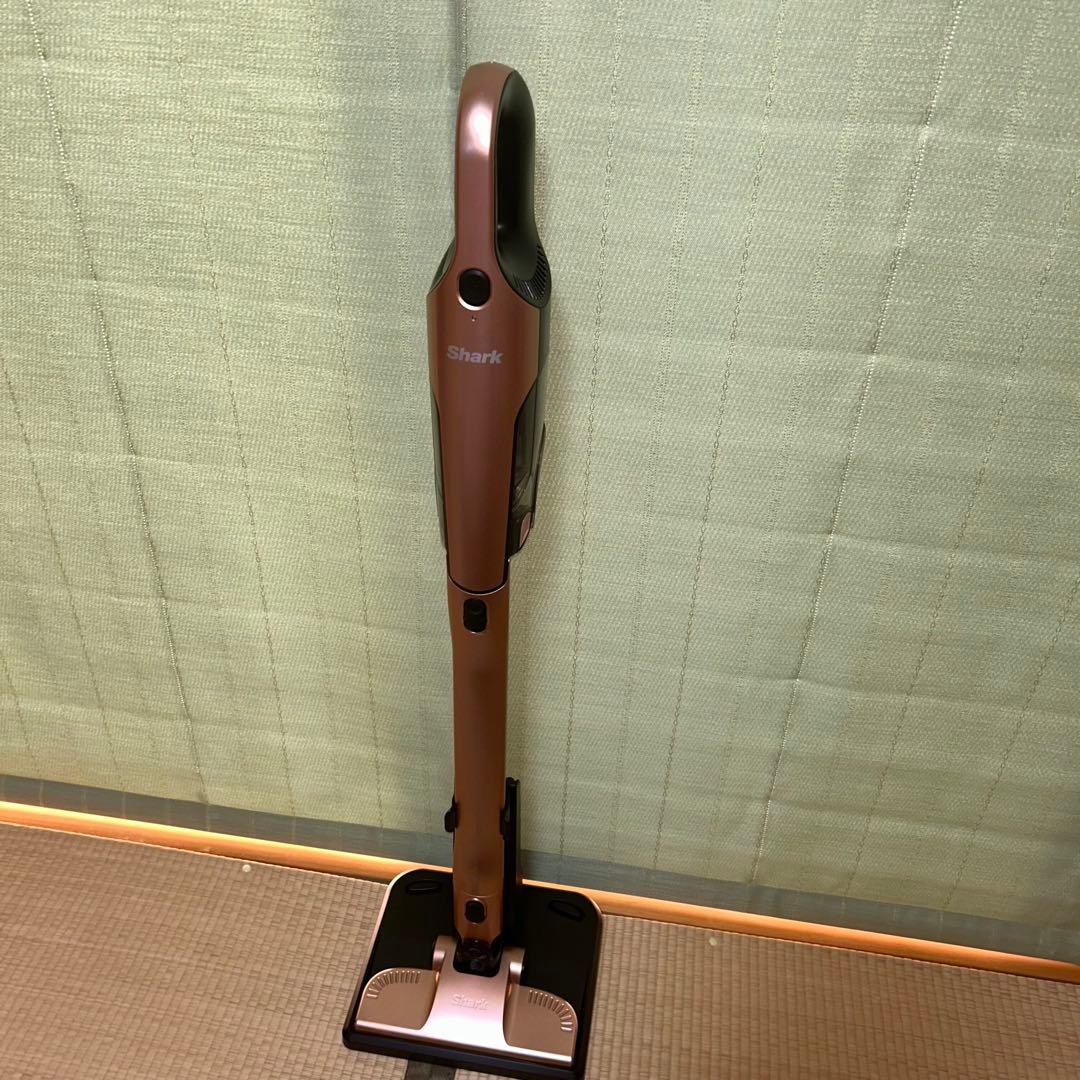 【美品｜通電確認済み】shark シャーク 充電式サイクロンスティッククリーナー