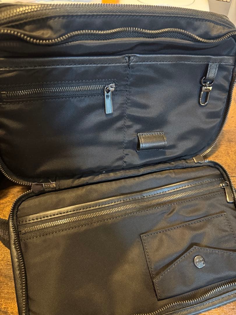 オロビアンコ 　ボディバッグ 極美品