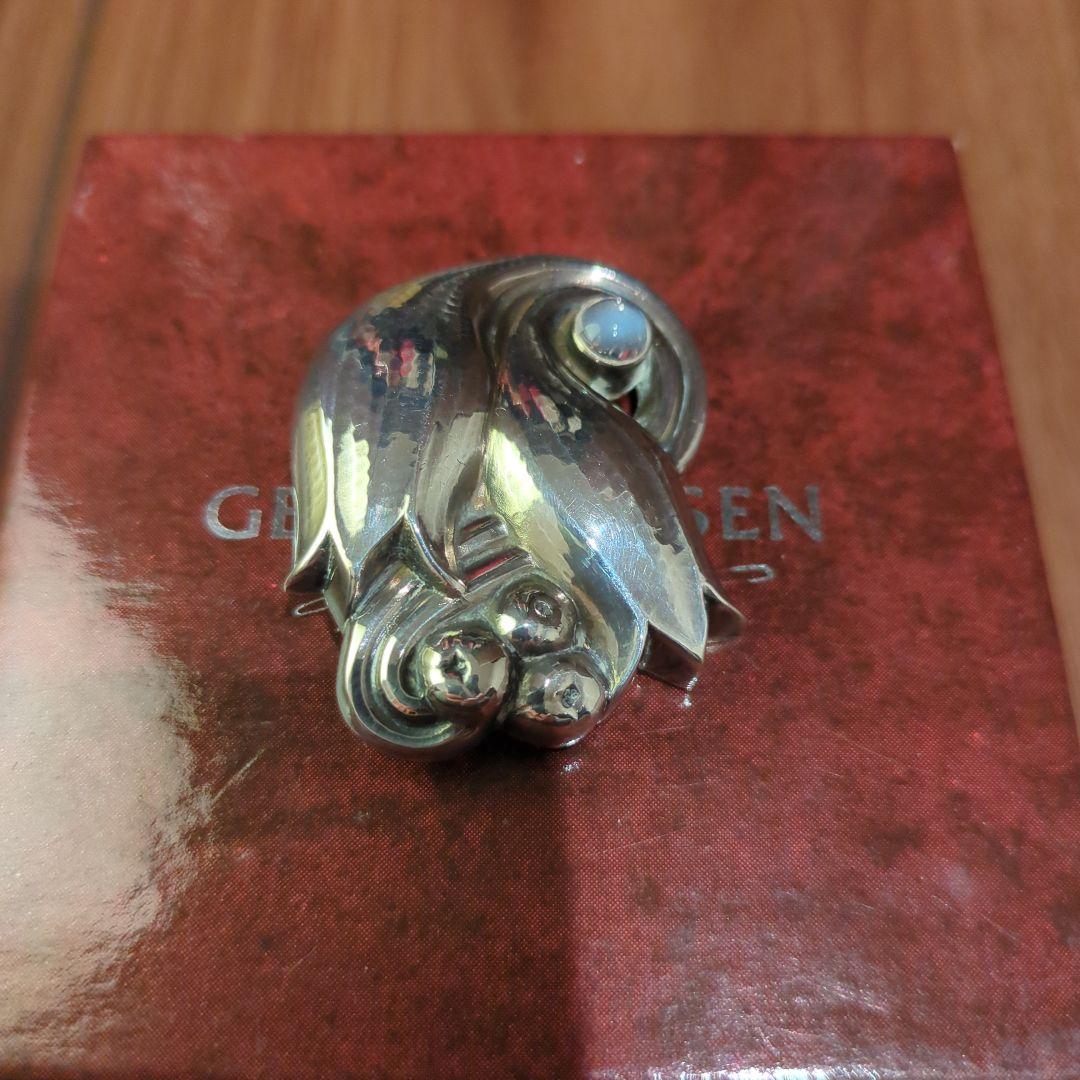   シルバーブローチ 花デザイン