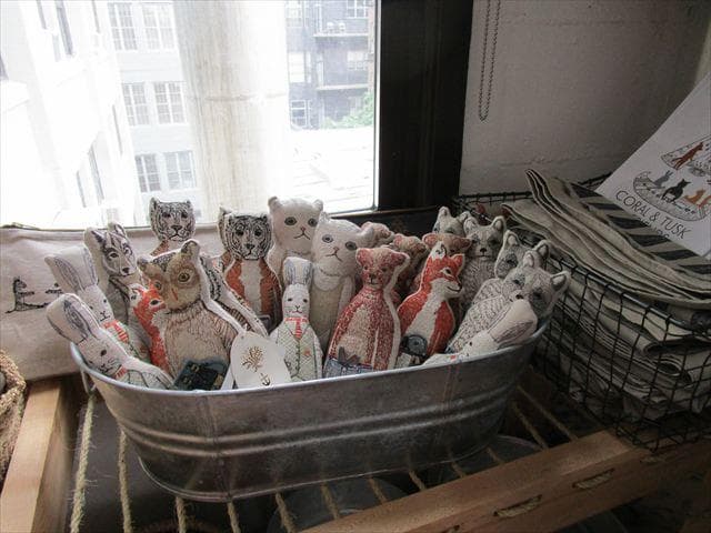 コーラル＆タスク「メガネと目の刺繍」ポーチ（リネン裏地・天ジッパー付） N91