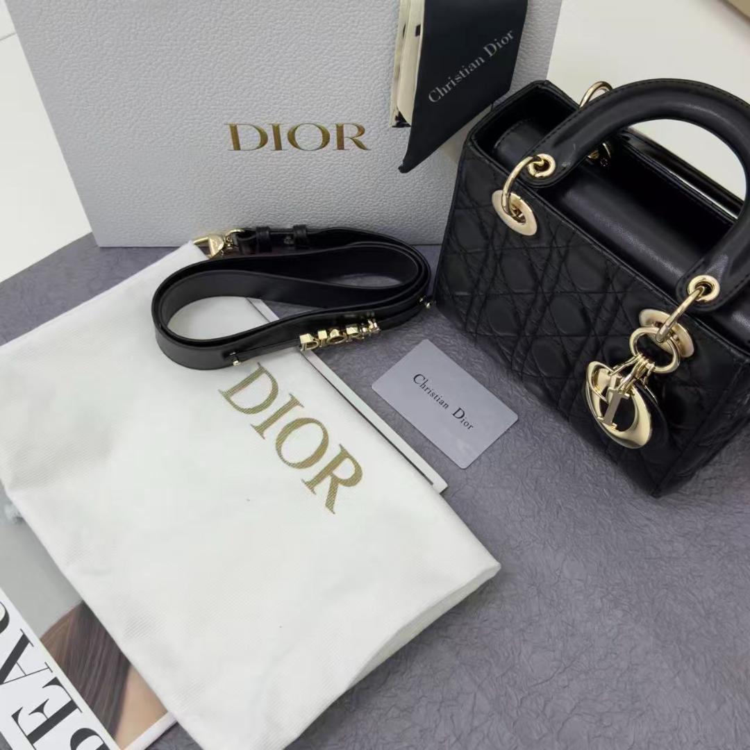 ロゴチャーム ラムスキン ショルダー 24時間以内発送