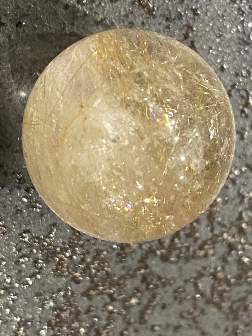 天然石　ゴールドルチルクォーツC22㎜　虹、貫通穴あり