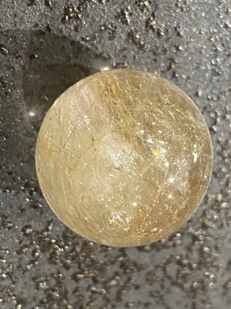 天然石　ゴールドルチルクォーツC22㎜　虹、貫通穴あり