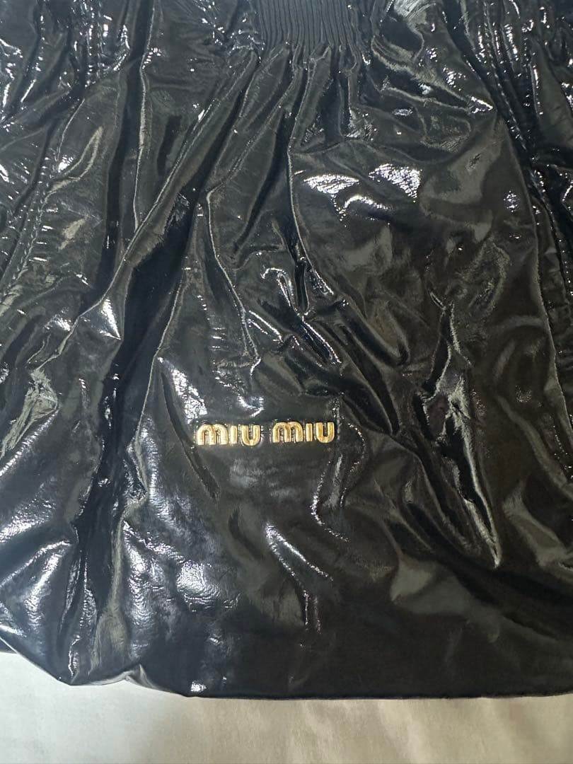 miumiu エナメルバック　黒