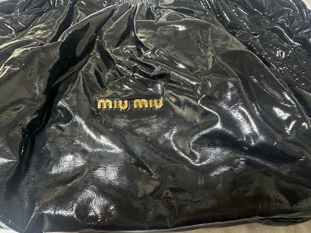miumiu エナメルバック　黒