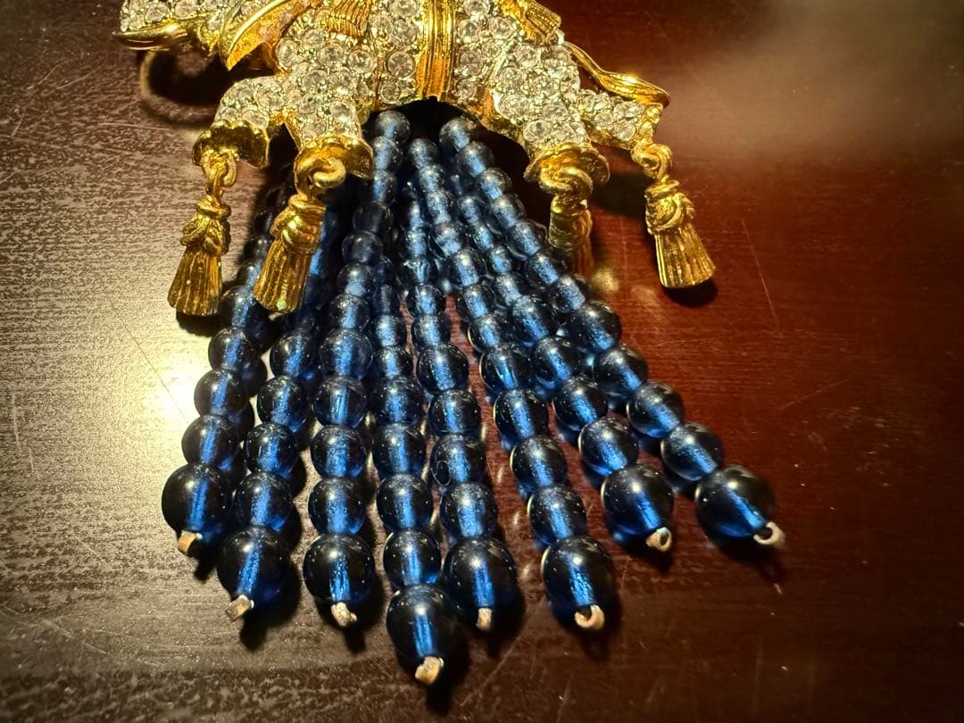 レア　エリザベステイラーデザイン　エイボン　ブローチ