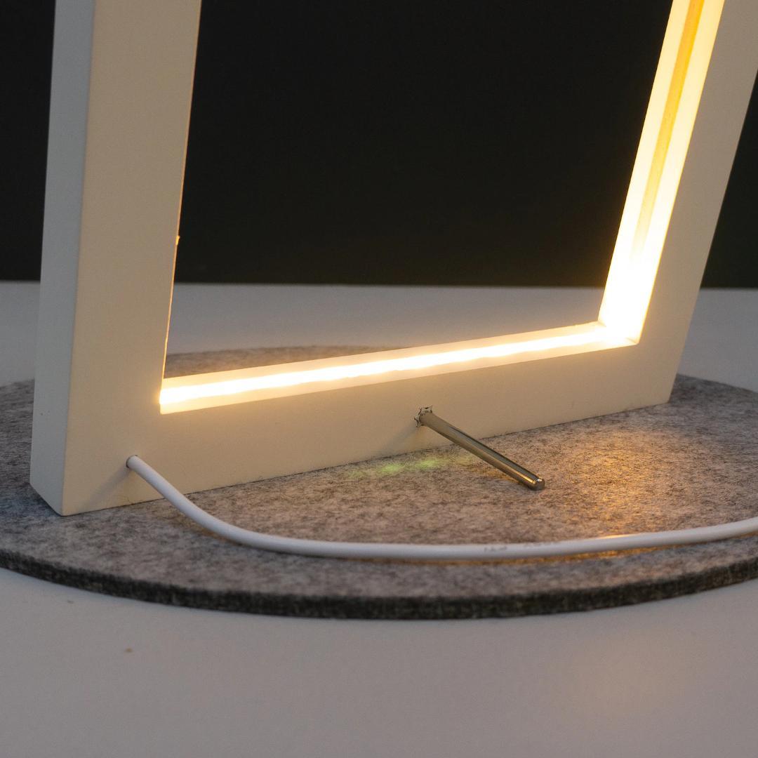 お好きな曲の歌詞を入れたパーソナライズされたLEDサイン。完璧なギフト。