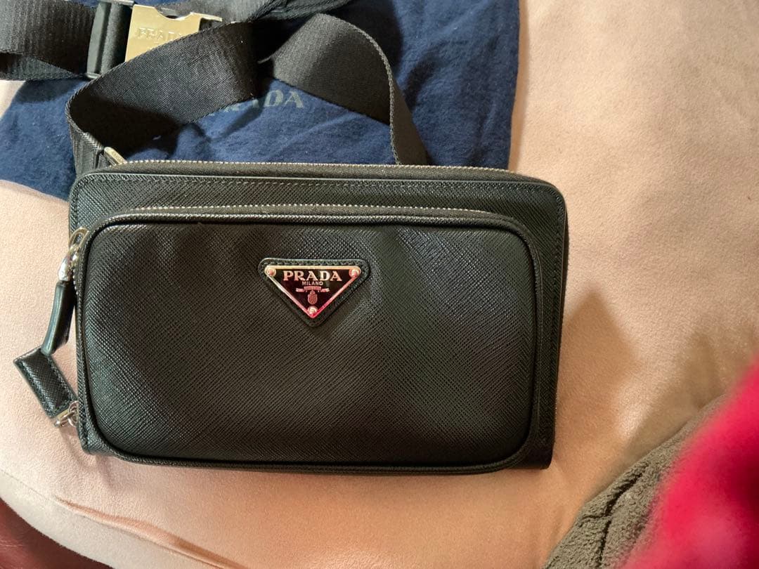 PRADA ブラック ボディウエストポーチ