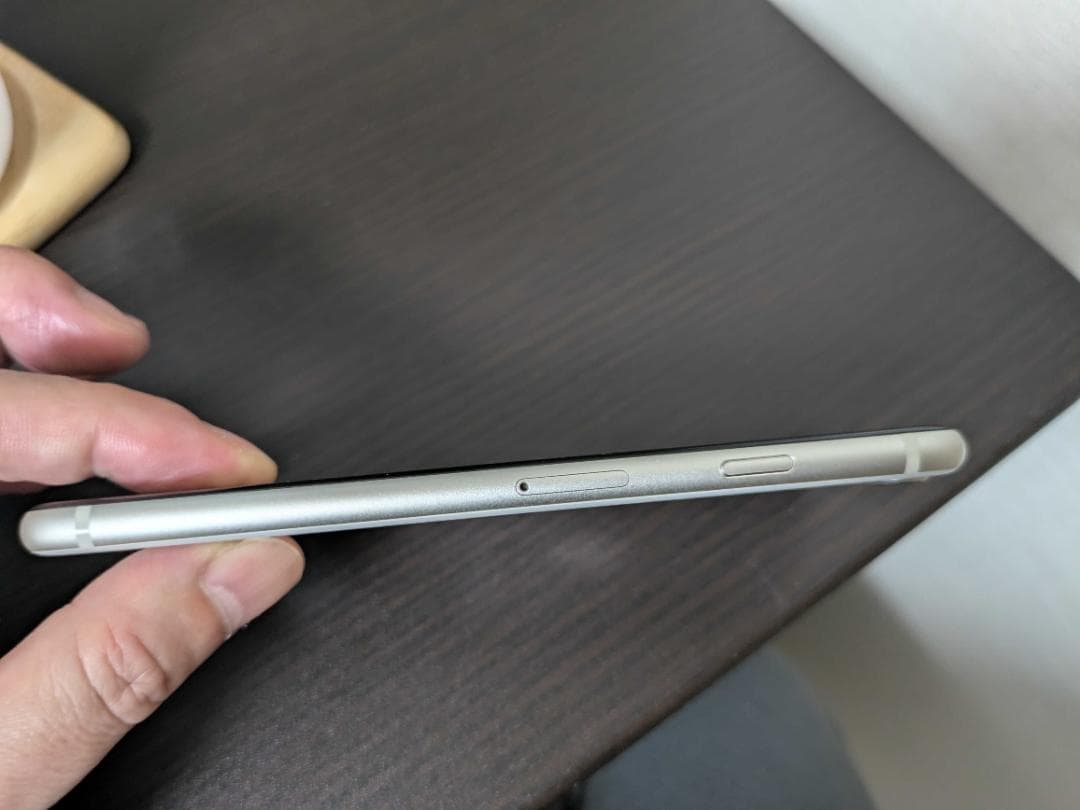 Apple iPhone SE (第3世代) 本体