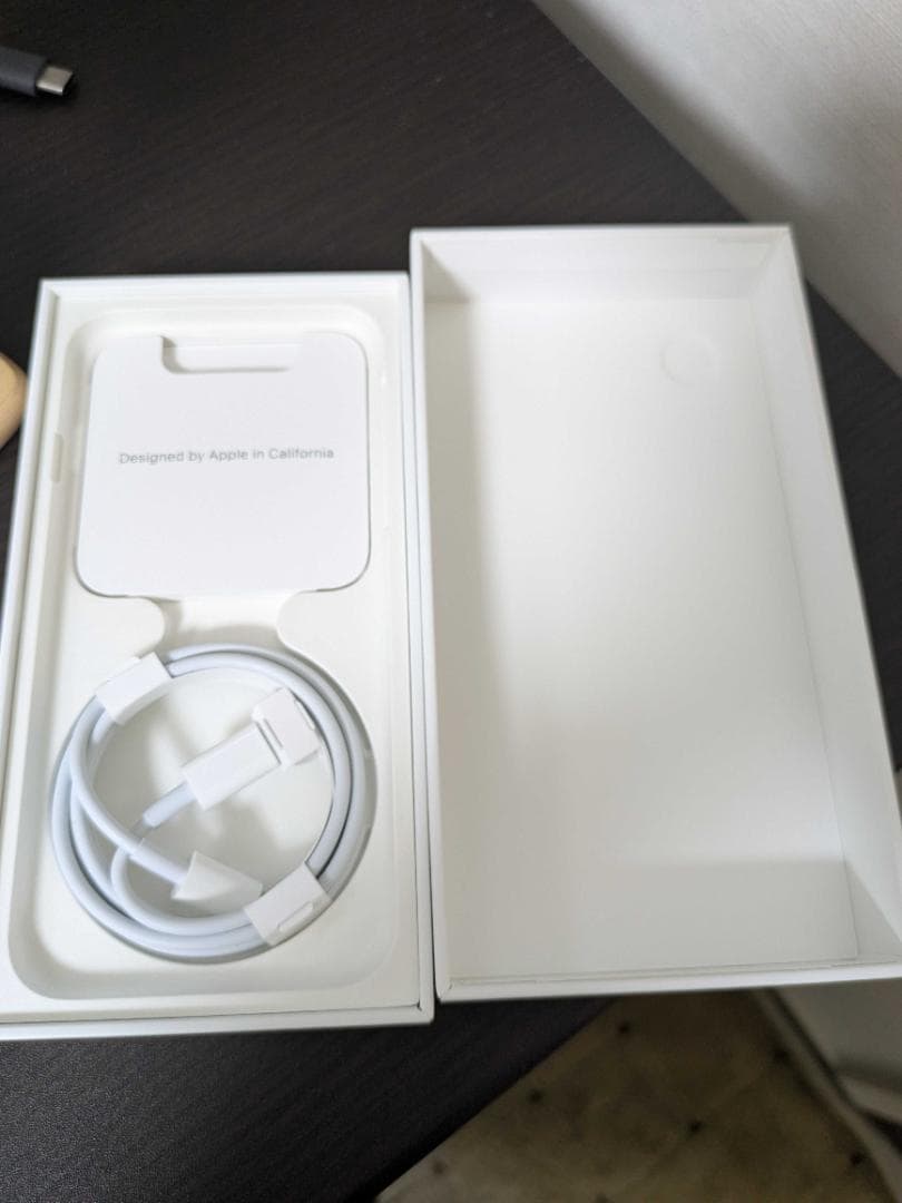 Apple iPhone SE (第3世代) 本体