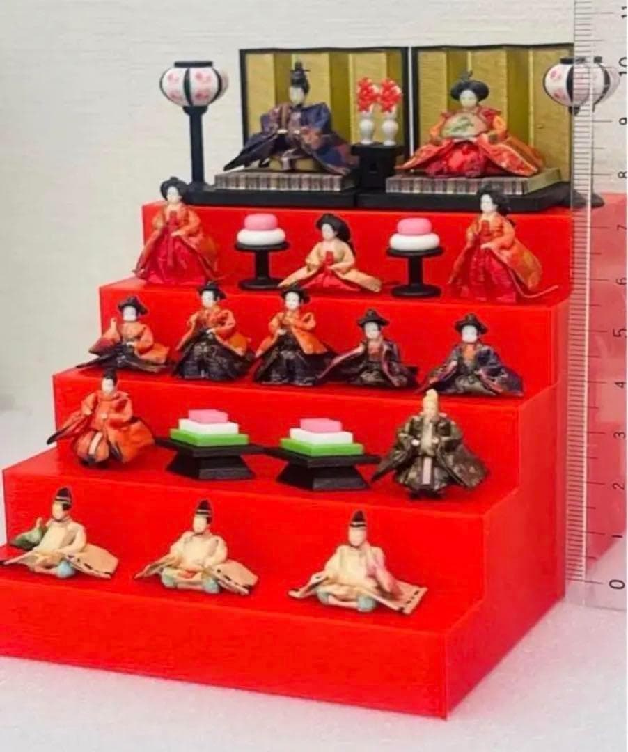 完成品★ひな人形★フィギュア★ドールハウスに★リーメントに★1/64の雛人形