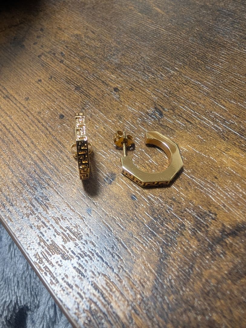 VERSACE ゴールド フープピアス