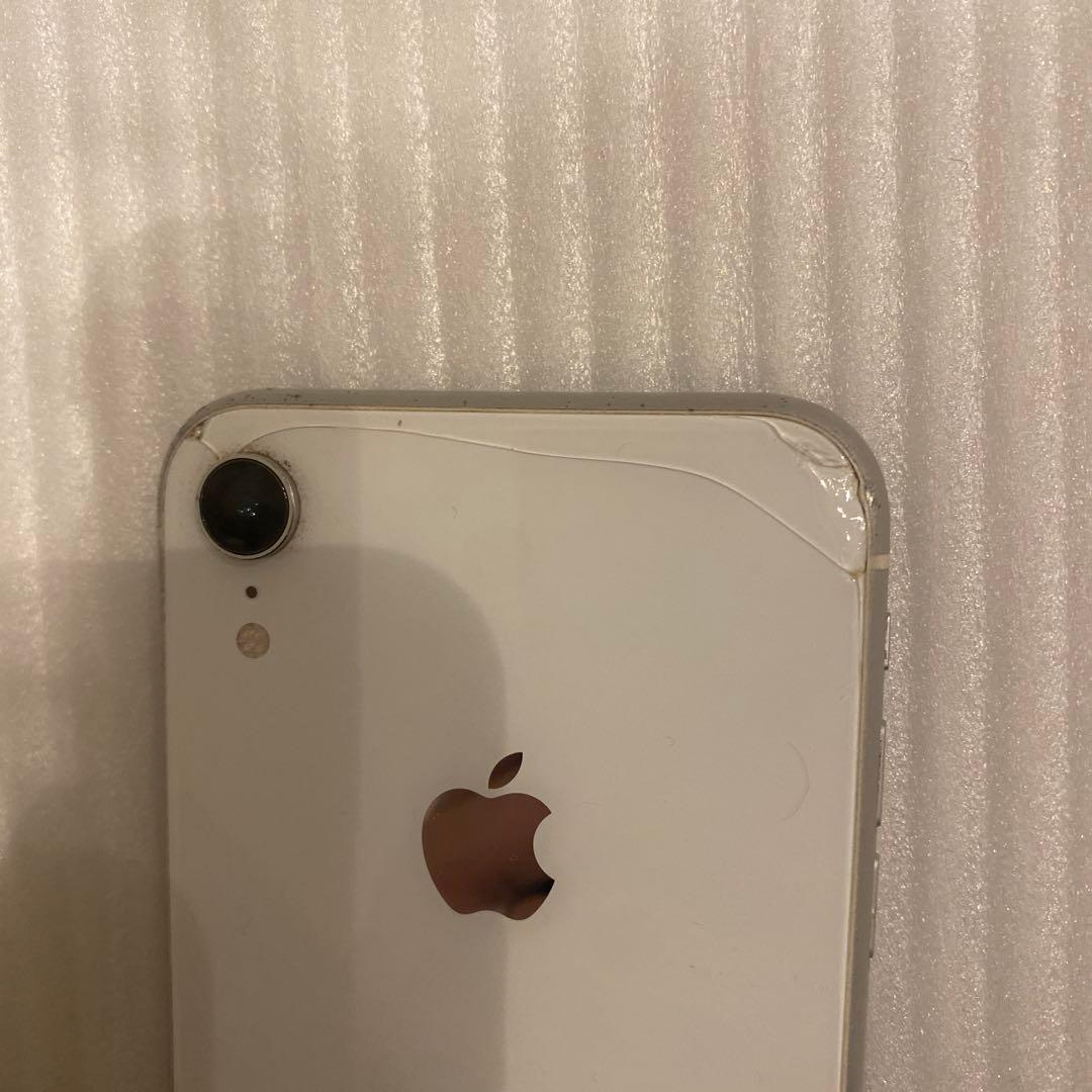 iPhoneXR 64GB ホワイト 背面ヒビ
