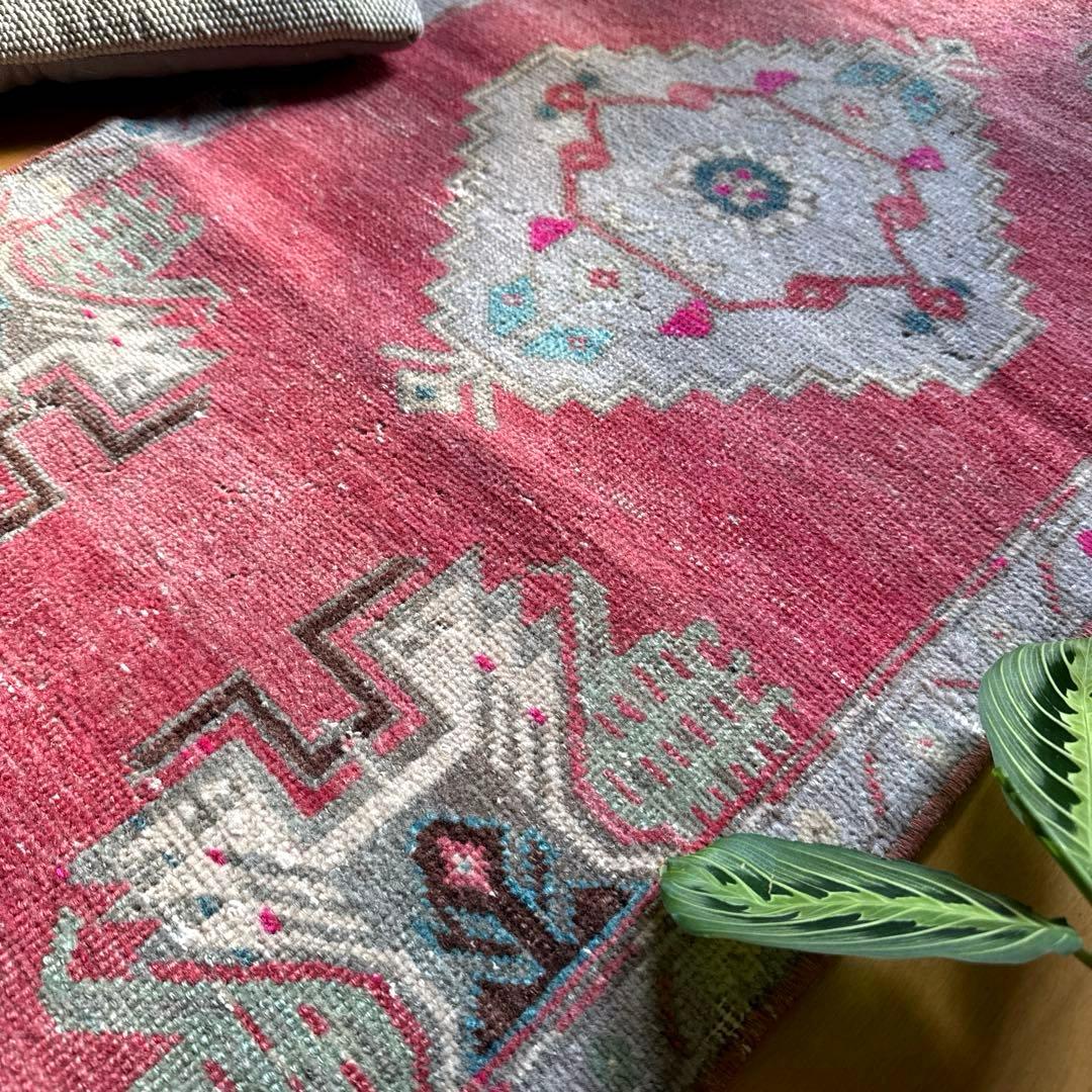 46.5×91 コーラルピンク　メダリオン　王道　トルコヴィンテージラグ