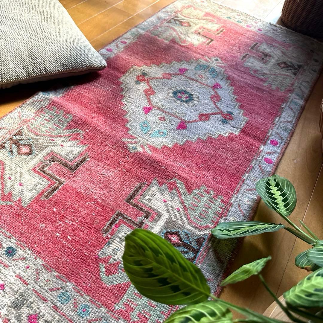 46.5×91 コーラルピンク　メダリオン　王道　トルコヴィンテージラグ