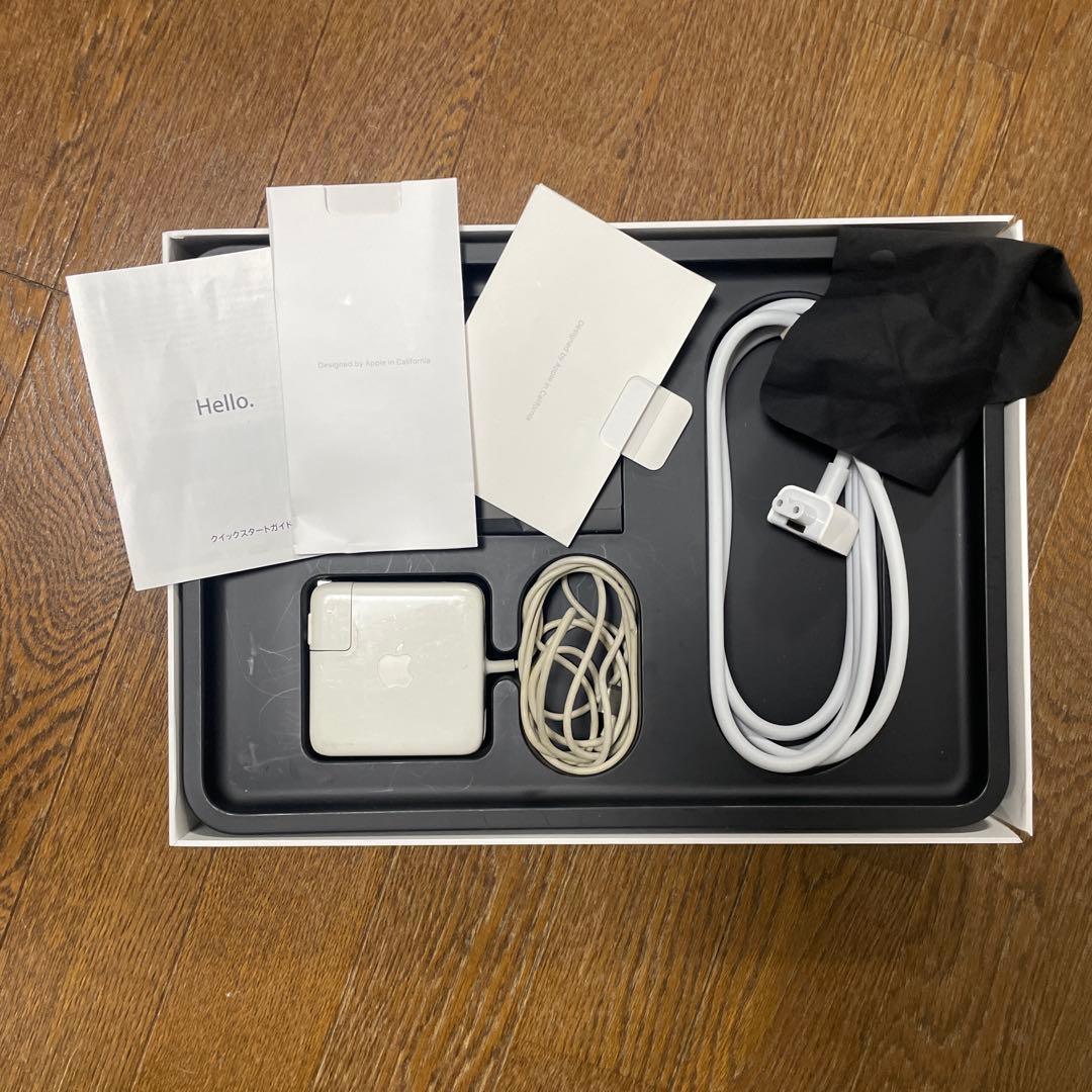 MacBook Pro 13インチ初期化済み／即使用可　箱、充電器付き