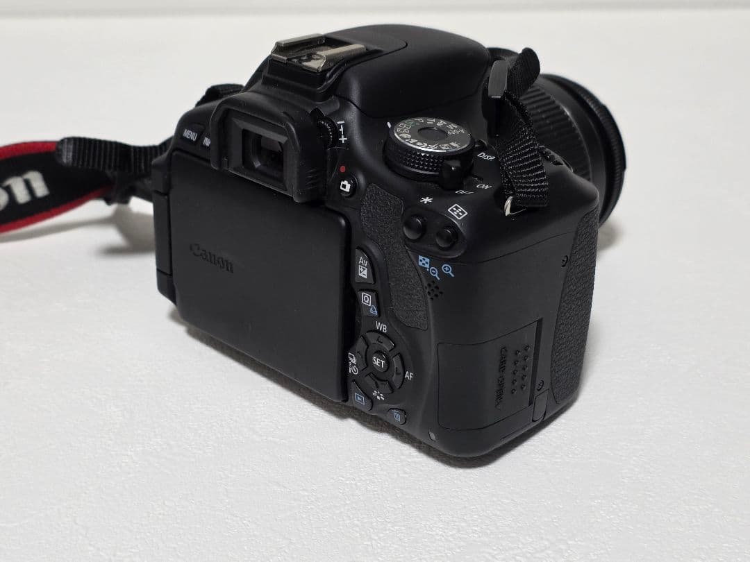 【送料込み】キャノン Canon EOS Kiss X5 デジタル一眼レフカメラ