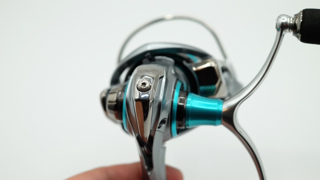 ダイワ 18エメラルダス AIR LT 3000S-CXH スピニングリール