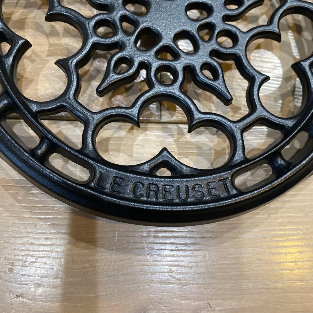 ル・クルーゼ 鍋敷き ラウンドトリベットマットブラック レア