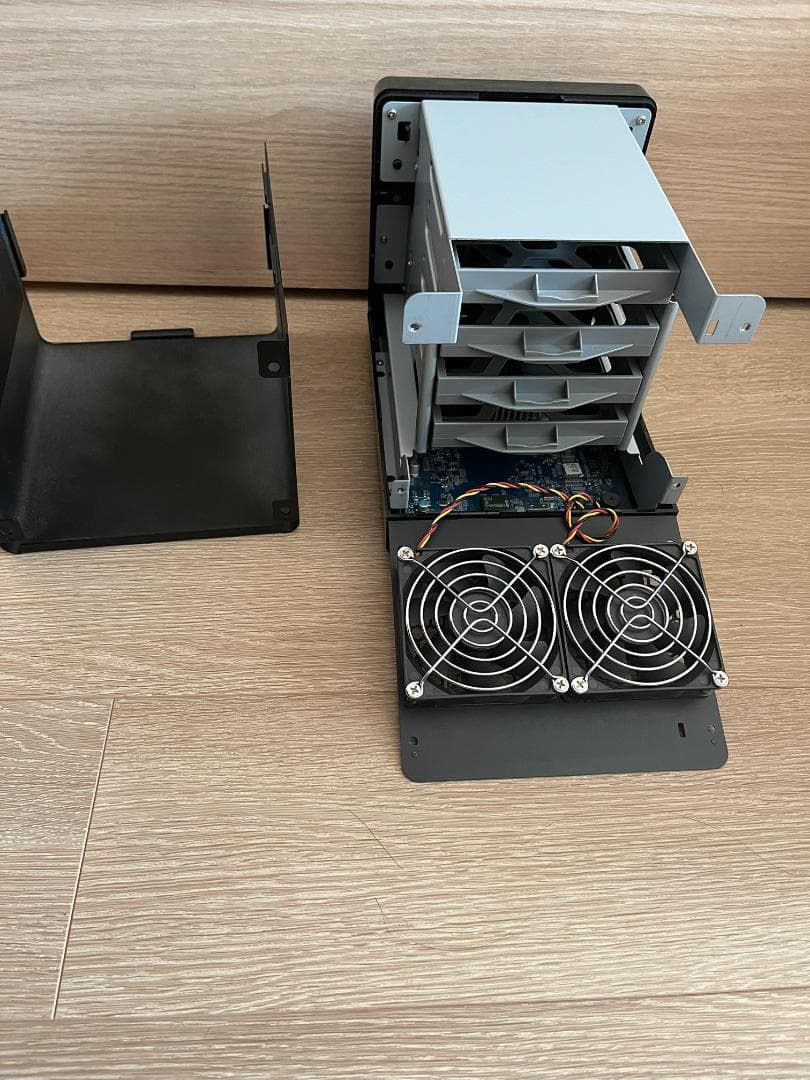 Synology NAS DS418j / 4TB HDD 4台付き