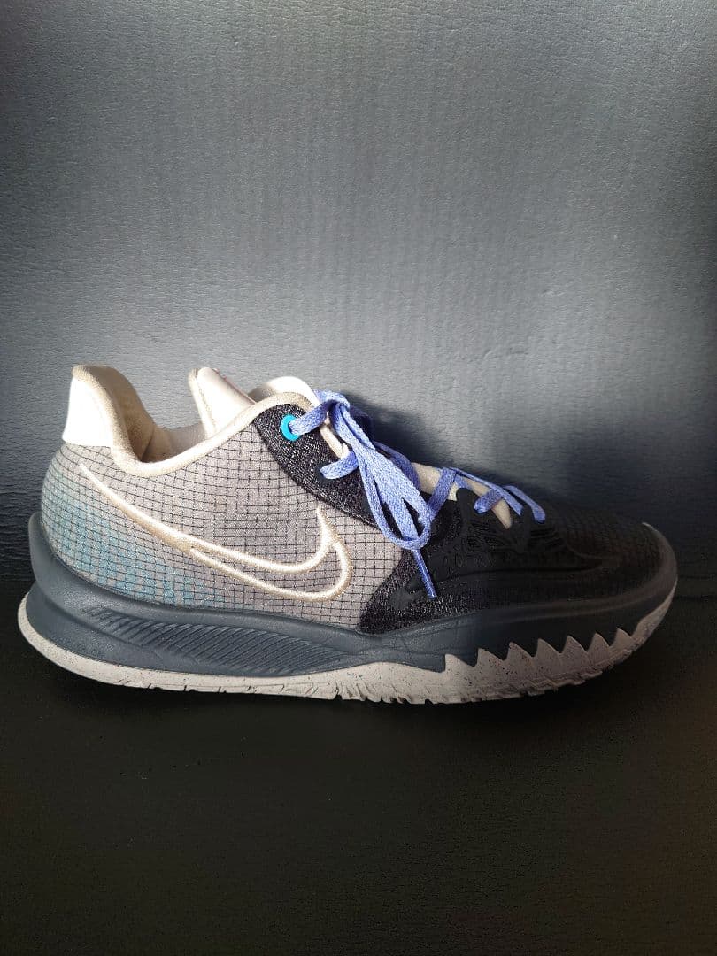 Nike Kyrie Low 4 国内未発売カラー