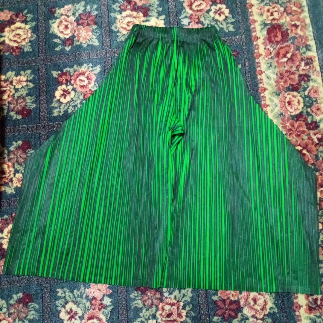 PLEATS PLEASE　プリーツパンツ