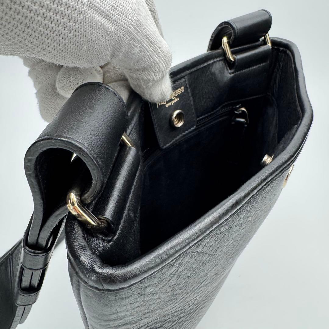 美品 イヴサンローラン レザー エンボスロゴ ショルダーバッグ ボディバッグ 黒