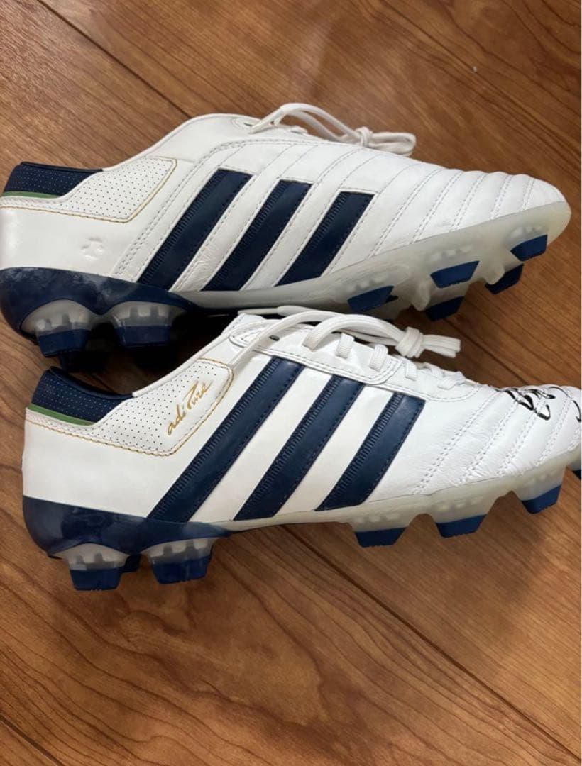 内田篤人選手　サイン入りスパイク