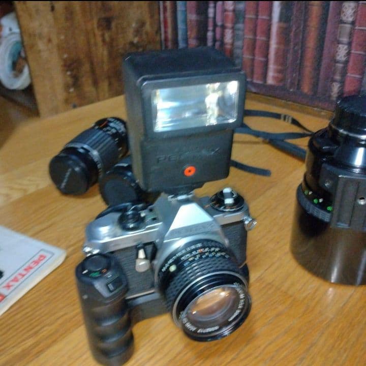 セール！一眼レフカメラ　替えのレンズ　三脚　フラッシュ　フルセット