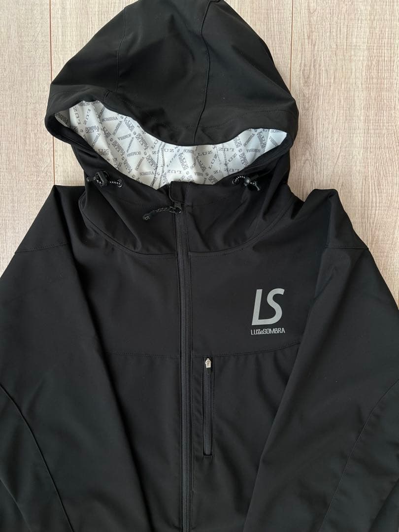 新品未使用 ルースイソンブラ ダイバーシティ トラストジャケット 黒　Mサイズ