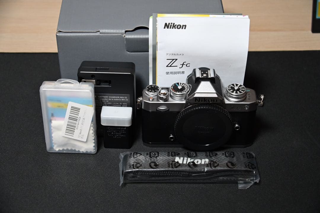 Nikon Zfc シルバー ボディ 撮影回数: 6,538枚