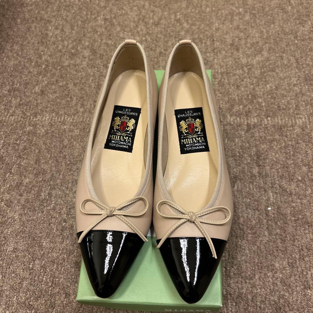 新品　ミハマ　ベージュ　黒　バレエシューズ　パンプス　ローヒール　24