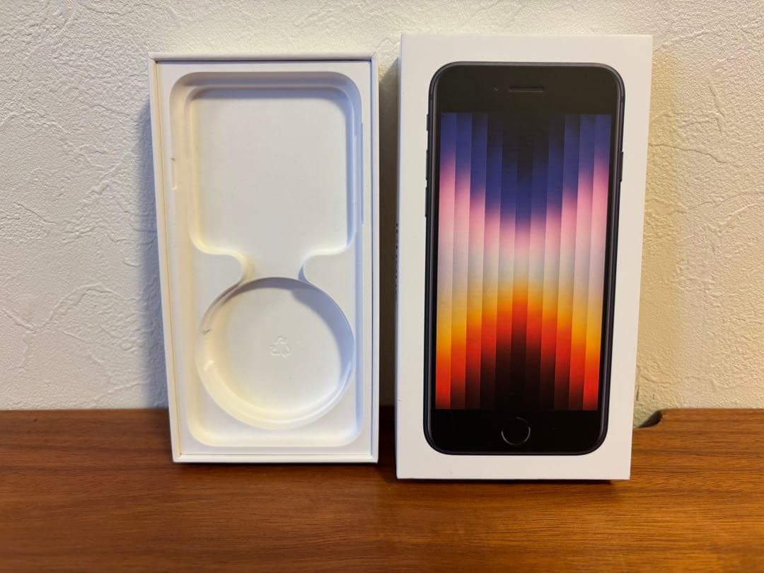 ☆美品・小傷あり☆iPhone SE 3 ⑧