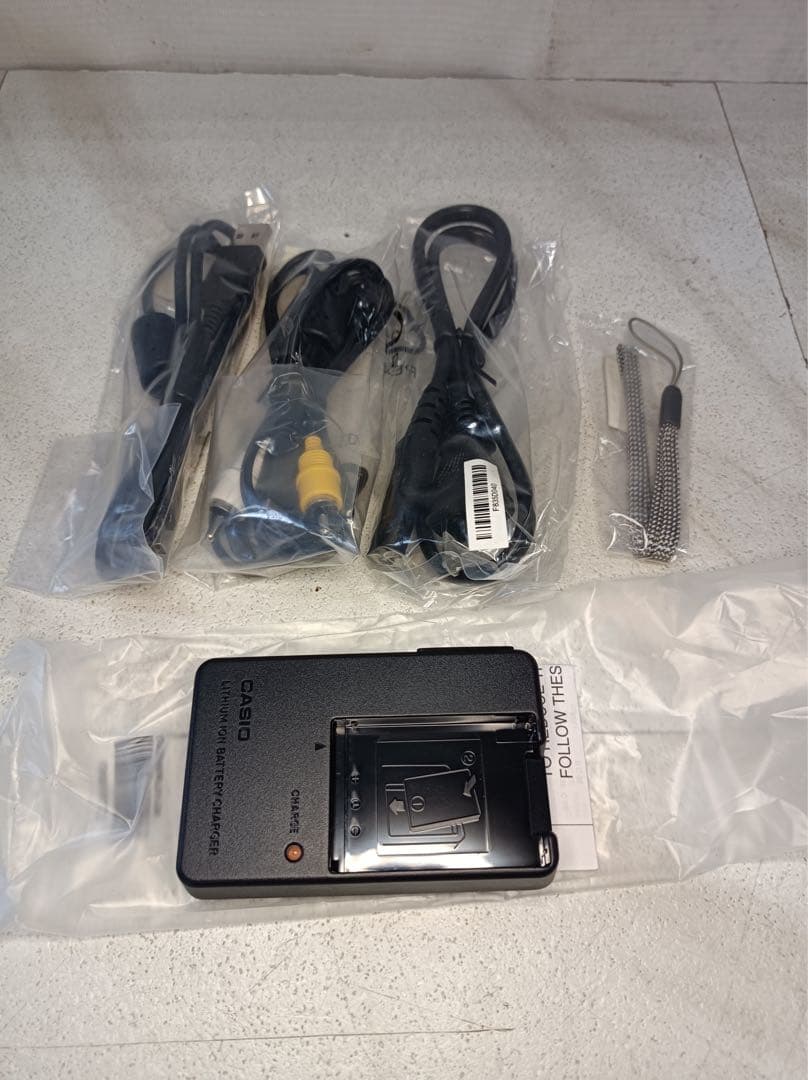 八6291【未使用品】CASIO デジタルカメラ EXILM EX-Z77