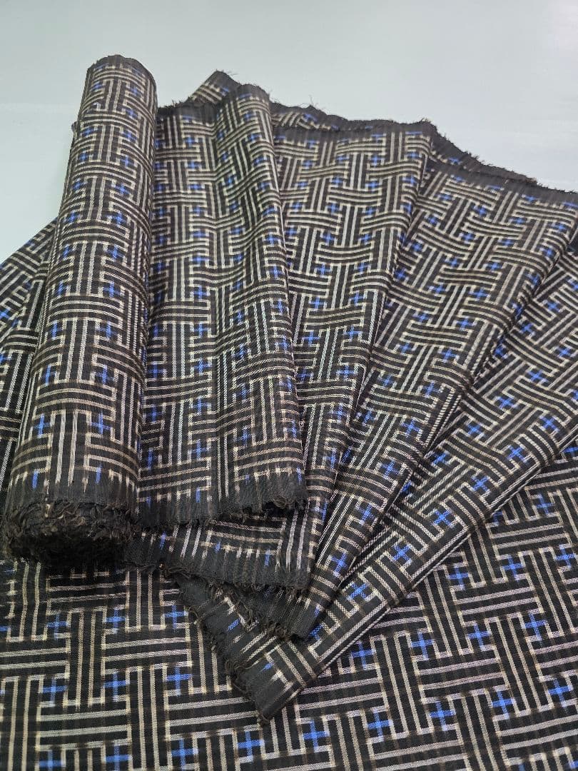 【秋名バラ】【青6玉】 希少 本場奄美大島紬 新古品 龍郷 反物