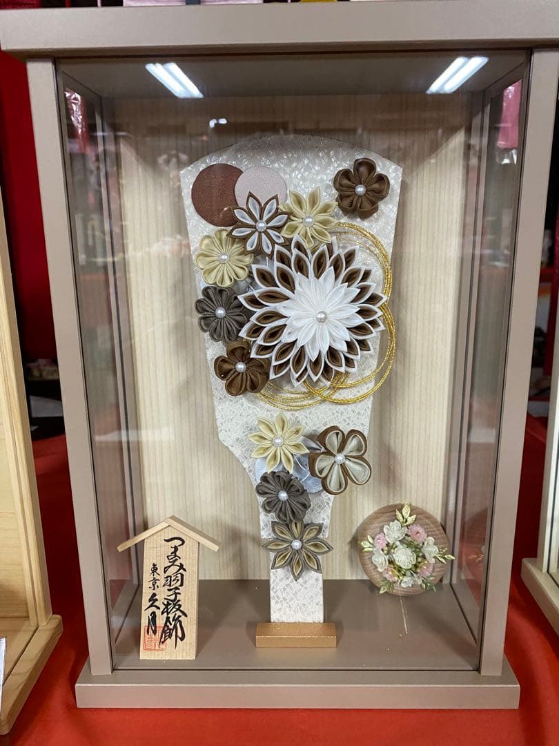 東京久月　かんざし付つまみ細工羽子板・壁掛け・間口約２４×奥行約１１×高約３３㎝