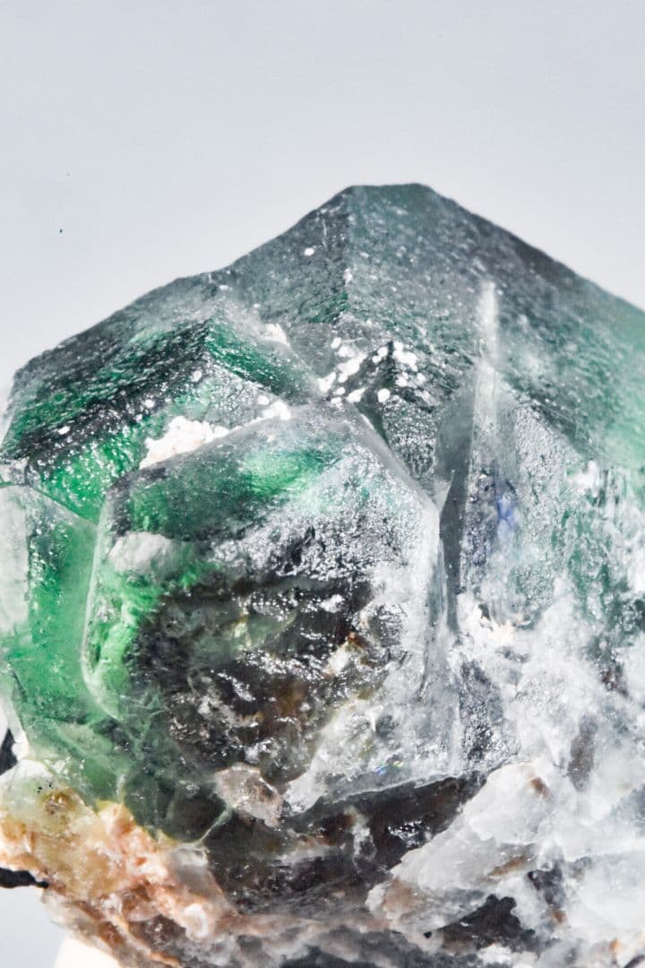 ナミビアエロンゴ産 グリーンブラックフローライト