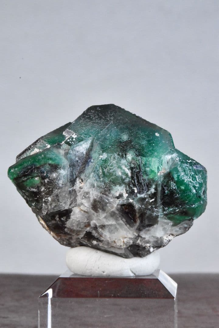 ナミビアエロンゴ産 グリーンブラックフローライト