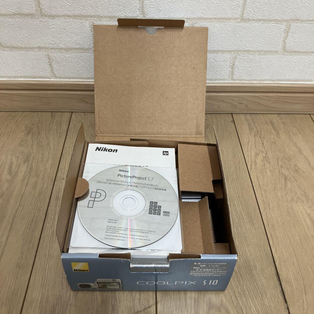 Nikon COOLPIX S10 シルバー コンデジ デジカメ　ニコン