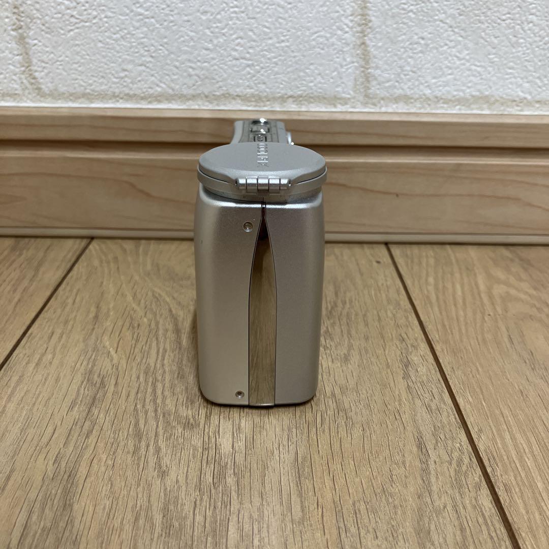 Nikon COOLPIX S10 シルバー コンデジ デジカメ　ニコン