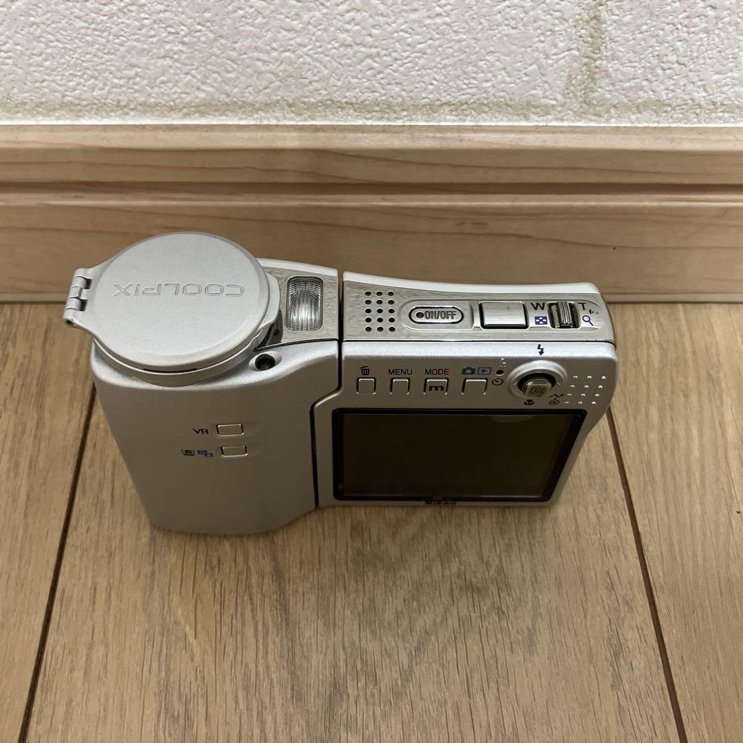 Nikon COOLPIX S10 シルバー コンデジ デジカメ　ニコン